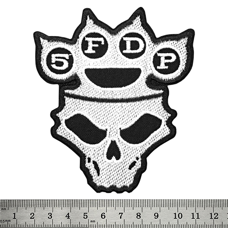 Нашивка Five Finger Death Punch (skull and brass knuckles 5FDP) Нашивка Five Finger Death Punch (skull and brass knuckles 5FDP)