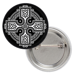 Значок Кельтский крест с узорами белого цвета на чёрном фоне