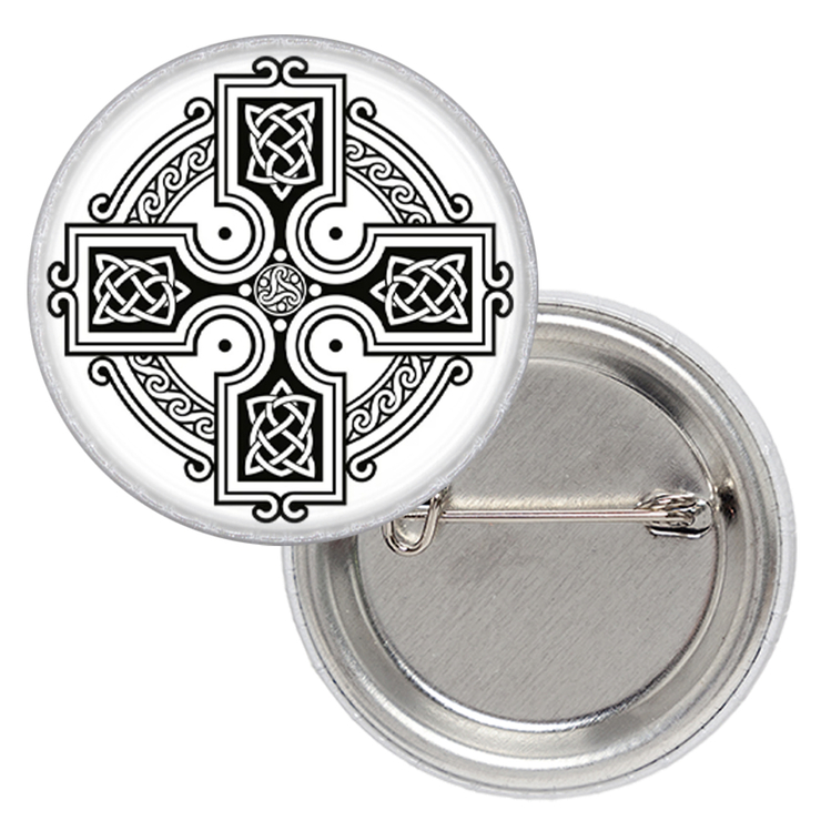 Значок Кельтский крест с узорами чёрного цвета на белом фоне Значок Кельтский крест с узорами чёрного цвета на белом фоне