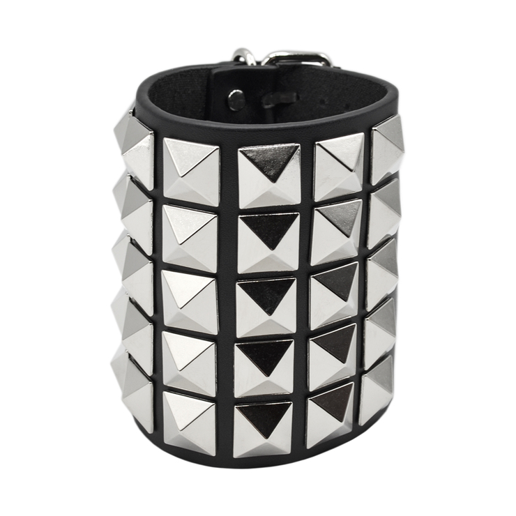 Браслет кожаный большая пирамида в пять рядов (bfl-020) Браслет кожаный большая пирамида в пять рядов (bfl-020)