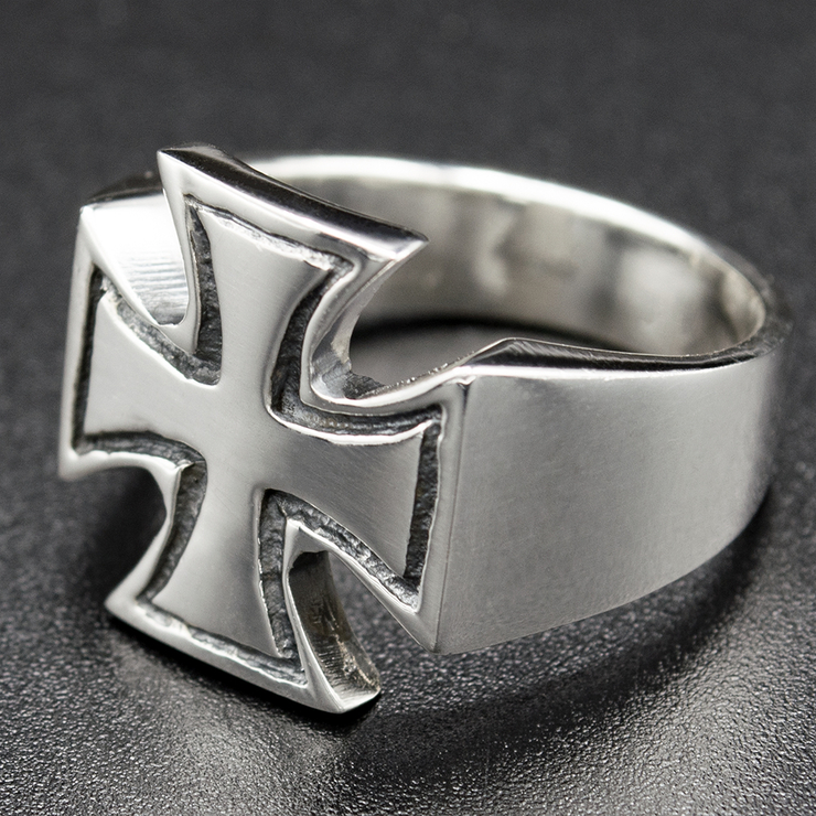 Перстень Железный крест (серебро, 925 проба) (thrg-005) Перстень Железный крест (серебро, 925 проба) (thrg-005)