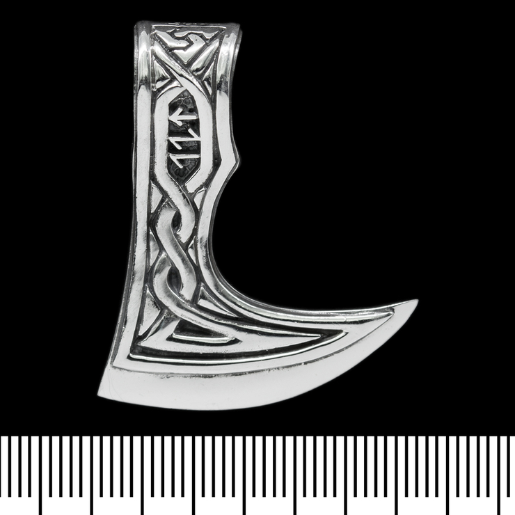 Кулон Секира Перуна (узор с рунами) (серебро, 925 проба) Кулон Секира Перуна (узор с рунами) (серебро, 925 проба)