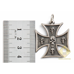 Кулон готичний Мальтійський хрест з черепами