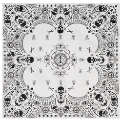 Бандана Черепа черные с узорами на белом фоне