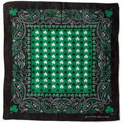 Бандана Клевер черно-белый на зеленом фоне
