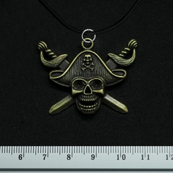 Кулон Череп пірата з шаблями