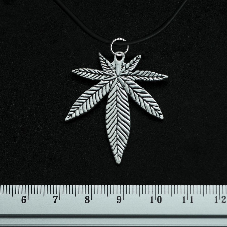 Кулон Канабіс