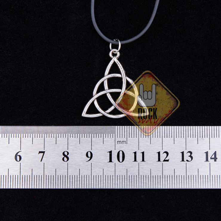 Кулон Трикветр (Зачарованные)