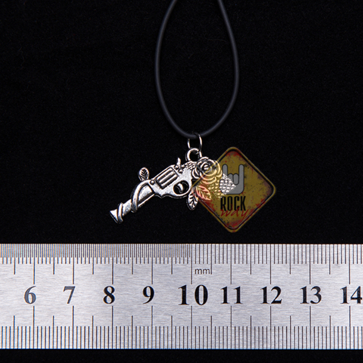Кулон Пистолет с розой