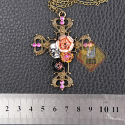 Кулон Хрест готический з трояндами і черепом