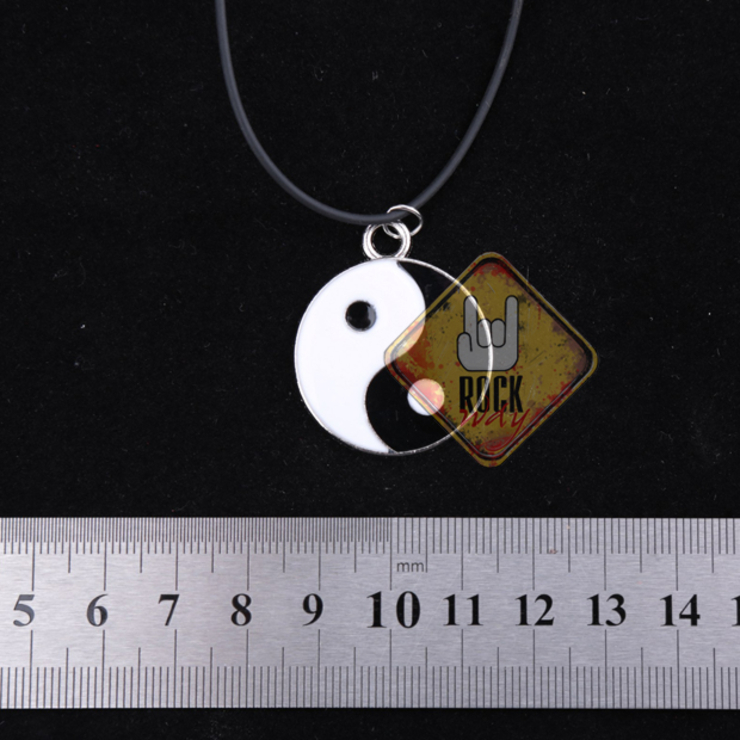 Кулон Їнь і Ян (чорно-білий) Кулон Їнь і Ян (чорно-білий)