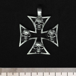 Кулон Залізний хрест з черепами (pth-090)