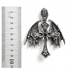 Кулон готичний Хрест з крилами і черепами