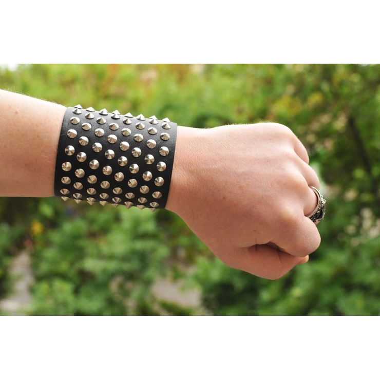 Наруч малий з заклепкою шип BBL-197