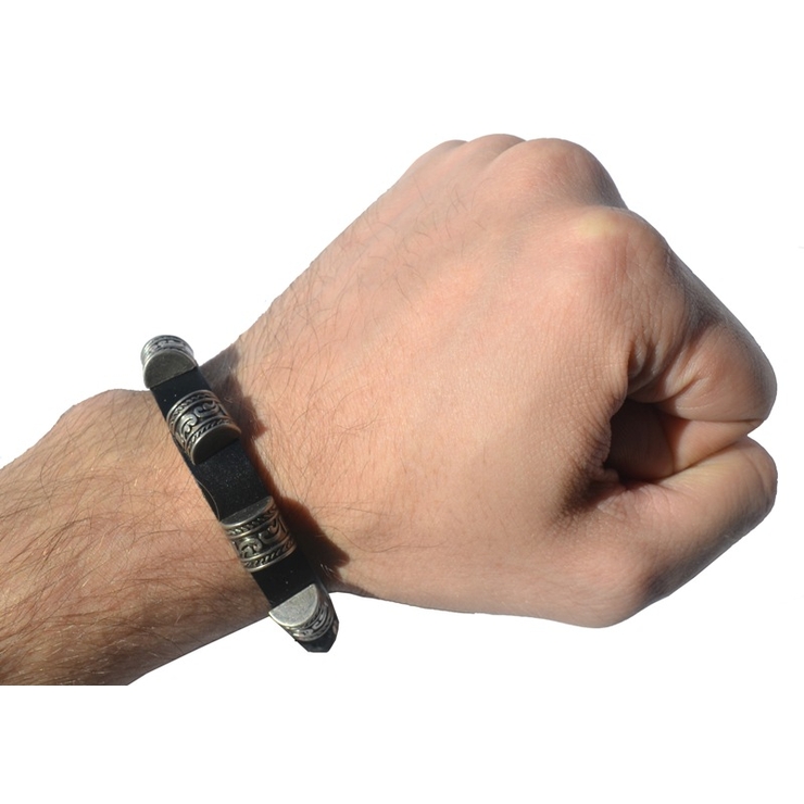 Браслет шкіряний на ремінці з об’ємною клепкою з візерунком №211