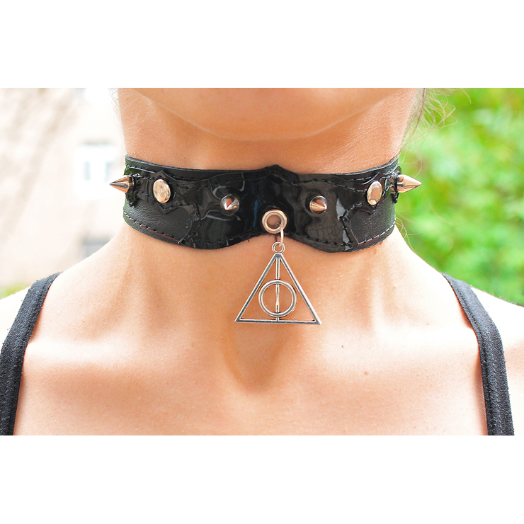 Кожаный чокер (ar-006) с кулоном Дары Смерти (Harry Potter) Кожаный чокер (ar-006) с кулоном Дары Смерти (Harry Potter)
