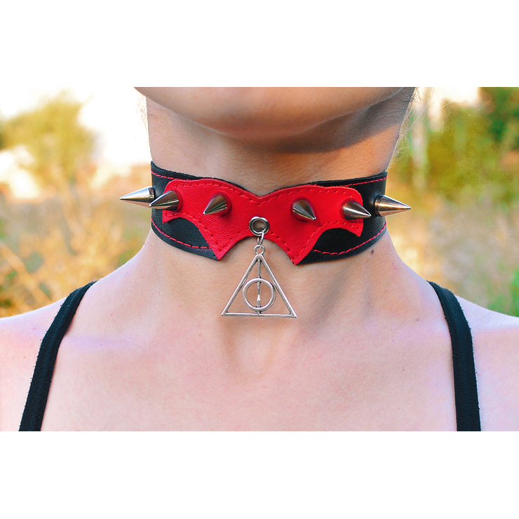 Кожаный чокер (ar-007) с кулоном Дары Смерти (Harry Potter) Кожаный чокер (ar-007) с кулоном Дары Смерти (Harry Potter)