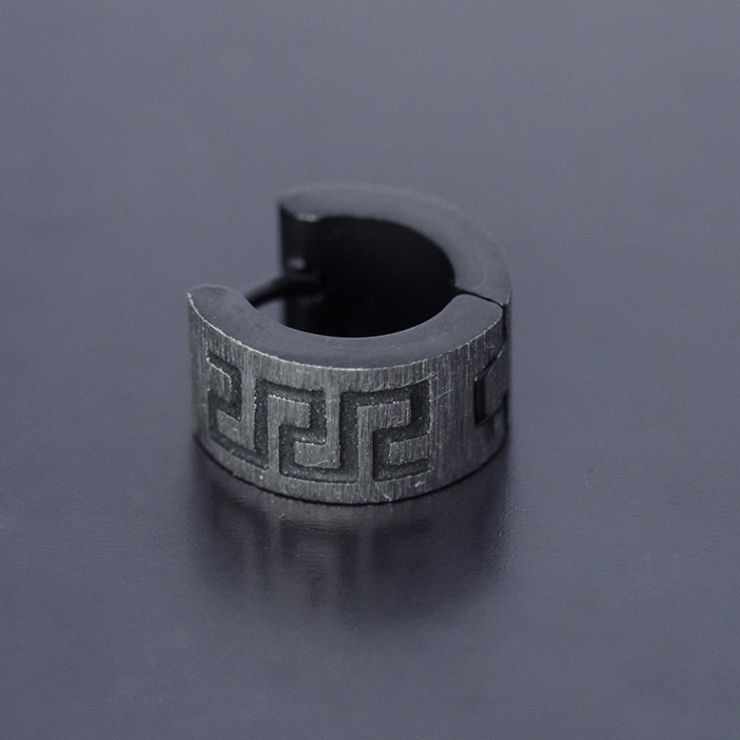 Сережка з орнаментом (хір.сталь, колір сталевий з чорним) (ea-029) Сережка з орнаментом (хір.сталь, колір сталевий з чорним) (ea-029)