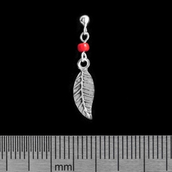 Серьга-гвоздик с подвеской лист с красным бисером (серебро, 925 проба)